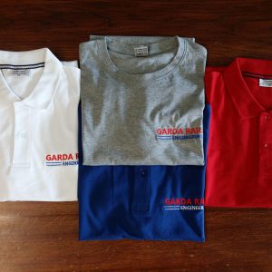 T- shirt e polo ricamate, utilizzate come abbigliamento da lavoro professionale
